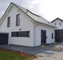 Neuwertiges Einfamilienhaus mit Garage und Einbauküche in Rheinböllen