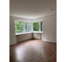 Tolles Wohnzimmer mit abgetrenntem Essbereich und Balkon - Seesen