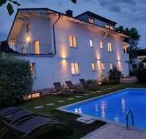 Mehrfamilienhaus mit Pool - 1.590.000,00 EUR Kaufpreis, ca.  314,00 m² Wohnfläche in Raubling (PLZ: 83064) Kirchdorf