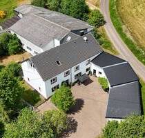 Ehemaliges Bauernhaus mit Gästehaus, Reitplatz und großzügigem Grundstück - Oberlascheid