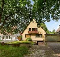 Haus im Haus: Charmante Maisonette mit wohnlichem Dachgeschoss - Hamburg Sasel