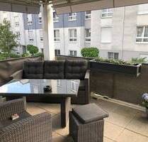 Barrierefrei moderne Balkon-Wohnung mit 2 Stellplätzen in zentraler aber ruhiger Lage von Schwalbach