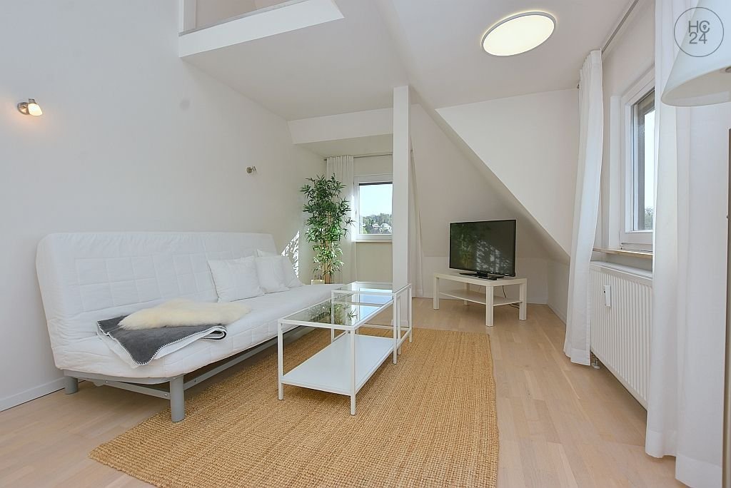 Modern möblierte DG-Wohnung in beliebter Wohnlage in Stuttgart Degerloch
