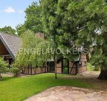 Stadt- und naturnah gleichzeitig: edel modernisiertes Landhaus mit 5 Zimmern - Ammersbek Bünningstedt