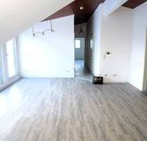 RESERVIERT Helle geräumige Dachgeschosswohnung mit großem Balkon - Würselen
