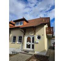 Doppelhaushälfte mit Einbauküche und Garten - Homburg
