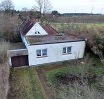 Machen Sie was draus: Haus mit Grundstück am Stadtrand - Forst (Lausitz) Forst-Stadt