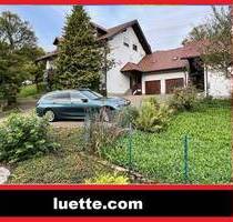 Entdecken Sie dieses besondere freist. 3-Familienhaus auf einem grosszügigen Grundstück ca. 1.000 m² umgeben von Strä... - Waldshut-Schmitzingen