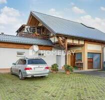 Komfortabel und ruhig: Einfamilienhaus mit Wintergarten, 4 Garagen, großem Carport und Stellplatz - Bitterfeld-Wolfen