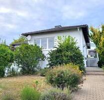 Voll unterkellerter Walmdachbungalow mit Doppelgarage und schönem Grundstück in Katlenburg - Katlenburg-Lindau