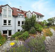 Ein Zuhause für Generationen: Großzügiges Familiendomizil mit Einliegerwohnung, Schwimmbad und viel Platz zum Leben - Ditzingen