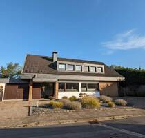 Großzügiges, vielseitig nutzbares Haus in traumhafter Lage und unverbaubarem Blick in Leichlingen