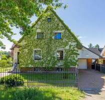 Mit drei BädernWCs, Kamin, Garage, wohnlichem Souterrain - Einfamilienhaus in Kaulsdorf - Berlin