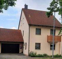 Attraktives Einfamilienhaus mit Doppelgarage und ausgebautem Dachgeschoss – Ziegel-Massivbauweise, sehr gepflegt! - Nördlingen