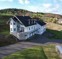 Familienfreundliches, modernisiertes Haus, auf großem Grundstück, in Niederpierscheid