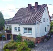 Einfamilienhaus mit 2 Garagen und großem Garten - Westerburg