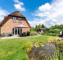 Attraktives reetgedecktes Friesenhaus * Kaminofen * traumhaftes Grundstück * Gartensauna * - Midlum