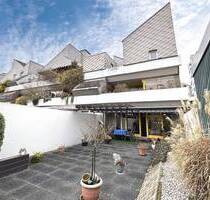 Freie 4 ½-Zimmer-Erdgeschosswohnung mit großer Terrasse und TG-Stellplatz! - Stuttgart Neugereut