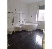 Schöne 3 ZKB mit Einbauküche und großem Bad und Terrasse im EG zu vermieten - Bremerhaven Lehe