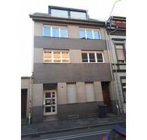 renoviert: gut aufgeteilte 2,5 Zi. Wohnung - Krefeld Cracau