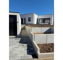 Stilvoller Flachdachbungalow - 875.000,00 EUR Kaufpreis, ca.  210,00 m² Wohnfläche in Schweinfurt (PLZ: 97422) Haardt