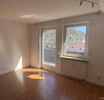 Helle 2,5-Zimmer-Dachgeschosswohnung mit 2 Balkonen und 2 Duplexparker - Geislingen an der Steige
