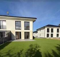 Exklusives Neubau-Doppelhaus am See - Energieeffizient & modern - Storkow