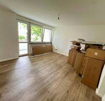 Attraktive, frisch renovierte 4-Zimmer-Wohnung mit Balkon und Einbauküche - Frankfurt am Main Sindlingen