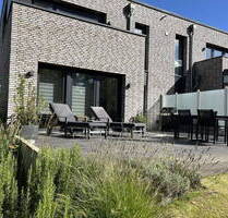 Sommer auf der eigenen Terrasse . Energieeffiziente Maisonette-Wohnung . Neuwertig - Hamburg Poppenbüttel