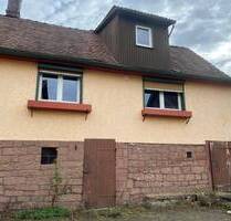 Sanierungsbedürftiges Einfamilienhaus mit Nebengebäude in Büdingen