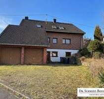 Großzügiges solides Zweifamilienhaus mit 1.000 m² Grundstück und Doppelgarage! - Fürthen