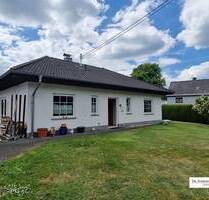 Ebenerdiger Bungalow mit 2 Garagen und pflegeleichtem Grundstück! - Bellingen