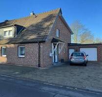 schönes, ruhig, aber zentral gelegenes Einfamilienhaus mit großem Garten und Garage zu verkaufen - Grevenbroich