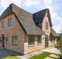 Großzügiges Neubau-Doppelhaus unter Reet in toller Lage von Wenningstedt - Wenningstedt (Sylt)