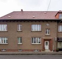Listenpreis 395.000,00 € - Geräumiges Stadthaus in Malchin - 2 große Wohnungen, gepflegtes Grundstück mit Sitzecke und Garage