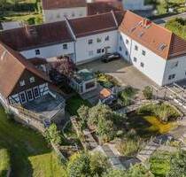 Vielseitiges Anwesen mit modernisiertem Fachwerkhaus, drei stilvollen Wohnungen, Gewerbeeinheit und großzügigem Grund... - Münchenbernsdorf