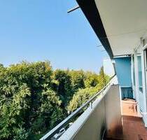 Exklusive Eigentumswohnung mit traumhaftem Ausblick, Aufzug und Balkon in bester Lage! - Bergisch Gladbach Bockenberg