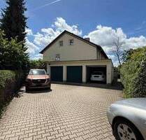 Mehrfamilienhaus mit Baureserve auf großem Grundstück in Eching