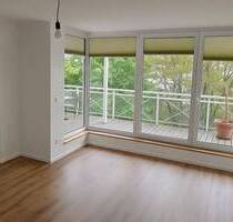 Penthouse-Feeling gesucht? Frisch sanierte 2-Zi-Whg. mit neuer EBK und TG-Parker - München Neupasing