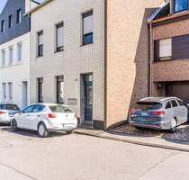 Zweifamilienhaus in zentraler Lage von Eschweiler - Ideal für mehrere Generationen