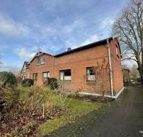 Allrounder: Mehrfamilienhaus mit drei Wohneinheiten und Doppelhaus Baugrundstück - Klein Nordende