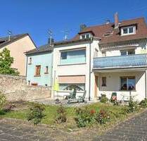 Dreifamilienhaus mit Garagen – Eigennutzer willkommen: Selbst wohnen & Miete kassieren! - Frankfurt am Main Sossenheim