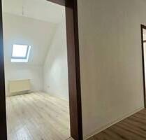 3-Raum Dachgeschoßwohnung - 299,00 EUR Kaltmiete, ca.  61,00 m² Wohnfläche in Chemnitz (PLZ: 09130) Sonnenberg 215