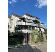 Moderne Dachgeschosswohnung mit sonnigem Balkon in Lauf!