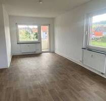 ! DAS WIRD SCHÖN ! Helles Wohnzimmer mit Loggia, Tageslichtbad mit Wanne - Langelsheim