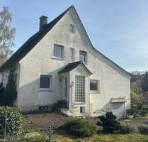 Sanierungsbedürftige Doppelhaushälfte mit großem Garten und drei Garagen nähe Vogelberg bzw. Worth… - Lüdenscheid