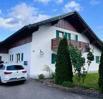 GEMÜTLICHE 2 12 ZIMMER DG-WOHNUNG mit großem BALKON und GARAGE! - Vilgertshofen-Issing