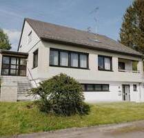 *Thalfang* freistehendes Architektenhaus mit Doppelgarage und Garten in exponierter Lage!