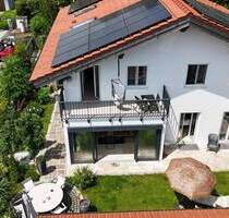 Zwischen Tradition und Technik in Sauerlach-Arget: Designhaus mit Gartenparadies & Energieautarkie - Sauerlach / Arget