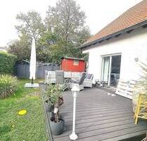 Schönes Zweifamilien- oder Mehrgenerationenhaus mit 2 Garagen und 2 Stellplätzen in ruhiger Lage von Herzogenaurach